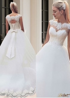 Sleeveless Bateau Neck Tulle Ball Gown Wedding Dress with Train