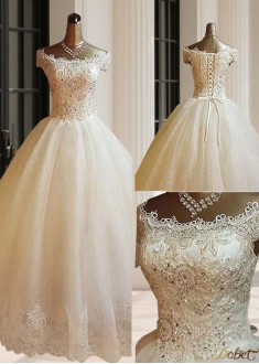 Elegant Plus Size Off-the-Shoulder Tulle Ball Gown with Applique – Sweep Train Formal Dress