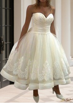 Short Plus Size Sweetheart Tulle Tea-Length Ball Gown with Applique