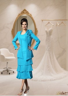 Elegant Tea-Length Chiffon Mother of the Bride Dress with Scoop Neckline