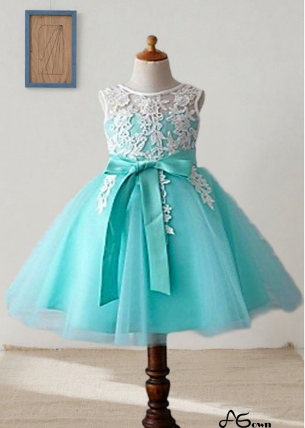 Tulle Scoop Neck Bowknot Sleeveless Flower Girl Dress with Appliques