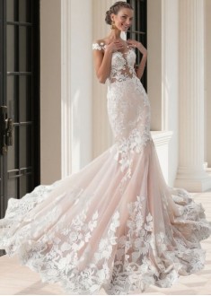 Jewel Neck Tulle Mermaid Wedding Dress with Chapel Train Elegant Bridal Gown