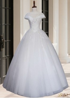 Elegant Scoop Neck Ball Gown Wedding Dress with Short Sleeves
