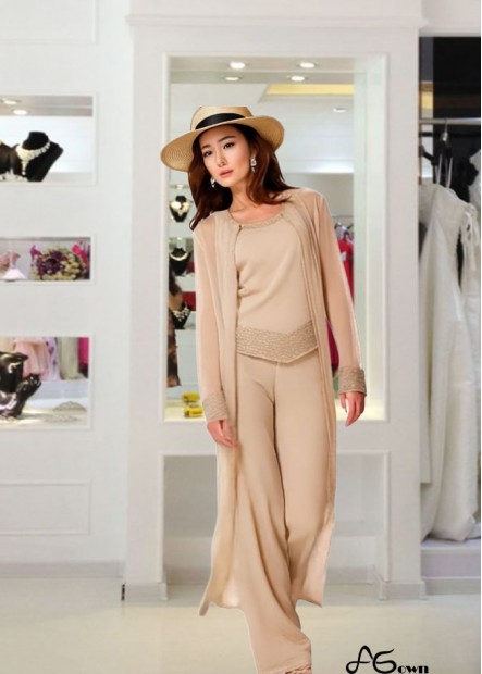 Elegant Champagne Chiffon Mother of the Bride Pantsuits with Scoop Neck and Illusion Sleeves